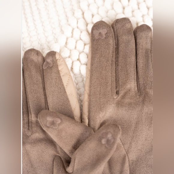 Quilted Smart Touch Gloves - Picture 2 of 6